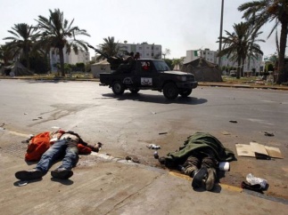 Кошмар в Триполи: сторонники Каддафи бьются насмерть  